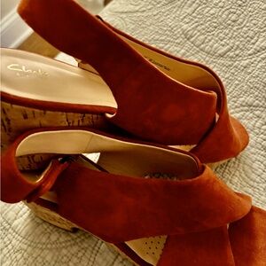 Clarks Women’s Burnt Orange cork sandals 10 Wide